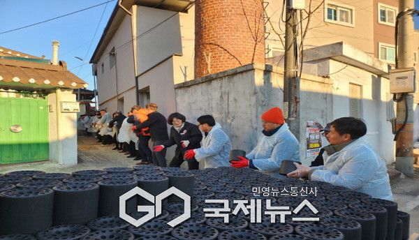 영주지역건축사회, 취약가구에 연탄 1,500장 전달