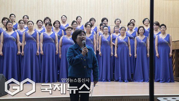 김정옥 우리복지관 관장은 "슬로건처럼 창단 10주년 정기연주회라는 뜻깊은 무대를 우리복지관과 같이 마련해 합창단 운영의 아름다운 가치를 실현해주신 연·노형여성합창단 모든 분들께 감사드린다"며 감사의 마음을 전했다.[사진=문서현 기자]