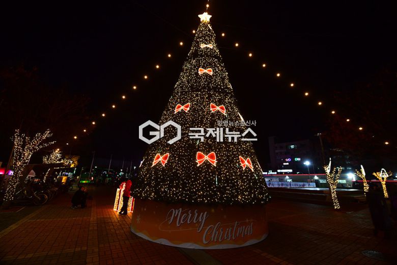 성탄과 신년, 겨울 레포츠 스케이트장 개장과 트리 점등식 이목 끌어 (사진=안희영 기자)