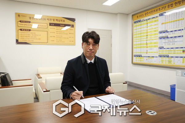 이정규 감독 선임 계약서 사인