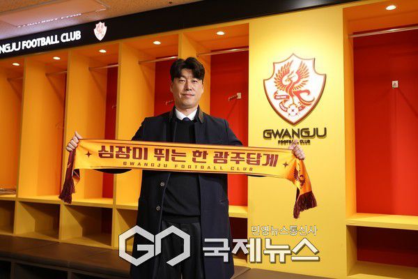 이정규 감독 선임 라커룸 머플러