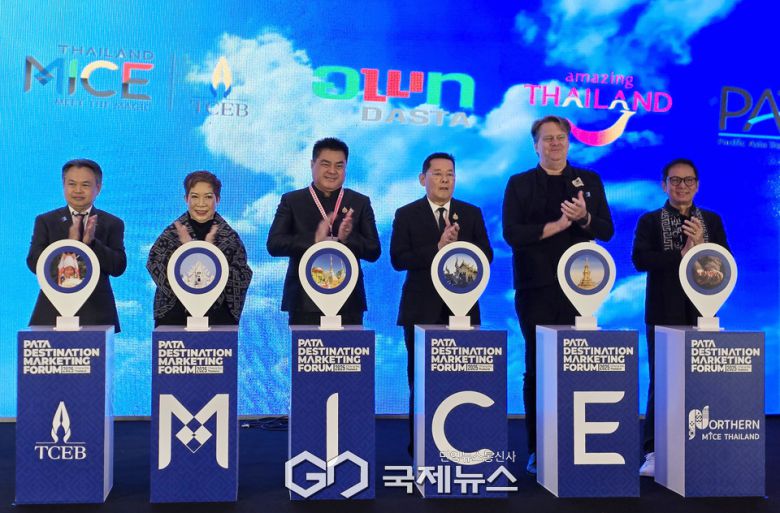 왼쪽부터 산티 사왕짜른(Santi Sawangcharoen) 태국정부관광청(TAT) 국장, 수파완 티라랏(Supawan Teerarat) 태국컨벤션뷰로(TCEB) 회장, 추칩 퐁차이(Choocheap Pongchai) 치앙라이 주지사, 나핀턴 시싼팡(Napintorn Srisunpang) 태국 총리실 장관, 피터 시몬(Peter Semone) 아시아태평양여행협회(PATA) 회장, 시리파컨 치여우사뭇(Siripakorn Cheawsamoot) 태국생태관광지역행정청(DASTA) 사무총장. 사진/유지현 기자