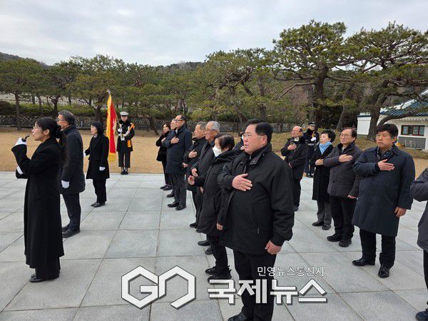 한국경찰유족회, 현충원 참배 [사진/ 김서중 기자]