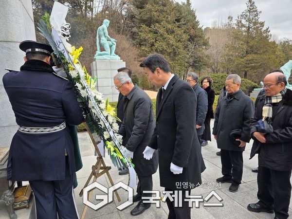 한국경찰유족회, 현충원 참배 [사진/ 김서중 기자]