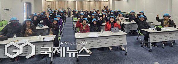 애월읍(읍장 김태헌)은 지난 6일 오전 10시 읍사무소 회의실에서 2026년 장애인일자리사업 참여자 60명을 대상으로 발대식과 함께 기본교육을 실시했다.[사진=애월읍]