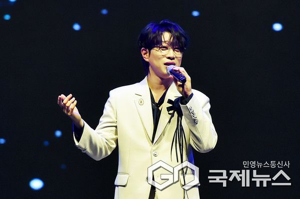 가수 안성훈은 지난 12월 5일 안성시청에 성금 500만 원을 기부하며 연말을 맞아 지역사회에 따뜻한 나눔을 전했다. 사진/엄태수 기자