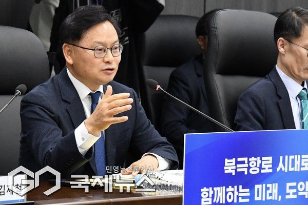 14일, 해양수산부 산하 공공기관 2026년도 업무보고에서  모두 발언 하고 있는 김성범 장관 직무대행/제공=해수부