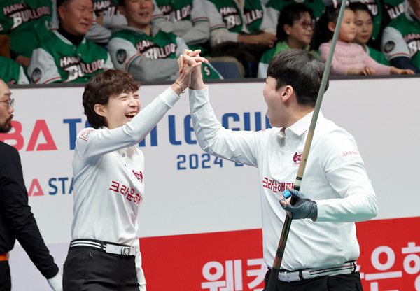 '웰컴저축은행 PBA 팀리그 2025-2026' 포스트시즌 와일드카드 결정전에서 팀을 탈락 위기에서 구해낸 크라운해태 임정숙. 이날 천적 스롱 피아비에 2연승을 거두며 대활약을 펼쳤다/@pba