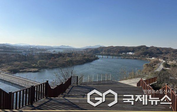 충주건지노을숲 전망시설에서 바라본 풍경