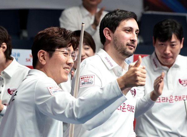 크라운해태의 주장 김재근과 에이스 다비드 마르티네스/@pba