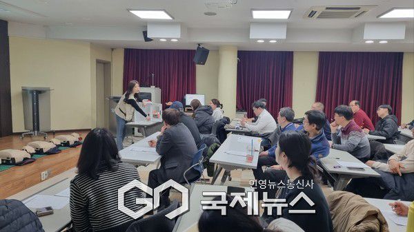 자동심장충격기 사용법 교육 [사진제공=강서구청]