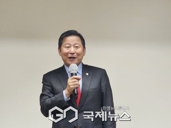 ▲​강원특별자치도당 동해·태백·삼척·정선 당원협의회 당원교육 및 신년인사회에서 이철규 의원 “든든한 당원 동지들이 있기에 어떤 어려움에도 흔들리지 않는다”며 “2026년 지방선거에서 반드시 승리해 자유민주주의를 지켜내자” 결의          사진=고정화 기자​