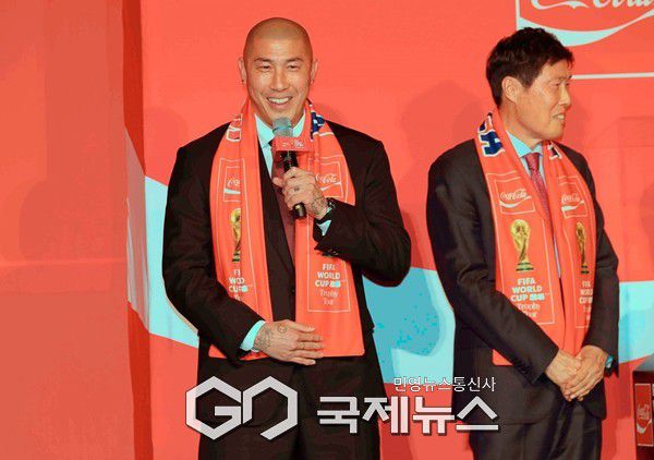 K리그2 화성FC 차두리 감독이 16일 CGV 용산아리파크몰에서 열린 FIFA 월드컵 트로피 투어 미디어 공개 행사에서 2022 월드컵 당시 회상과 대표팀에 대한 애정어린 응원을 당부하고 있다(사진=김병용 기자)