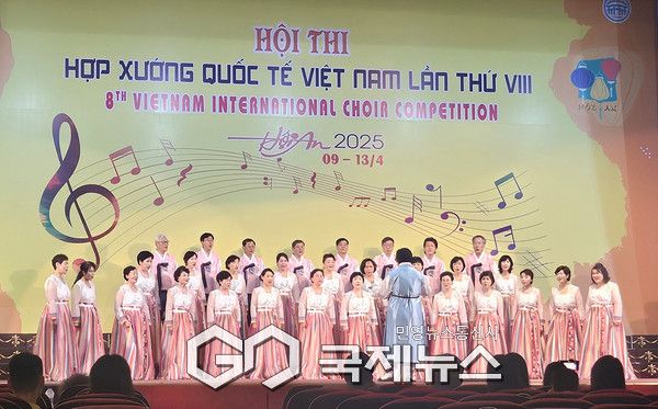 지난해 ‘제8회 베트남 국제합창대회’에서 금상을 수상한 양천구립실버합창단 [사진제공=양천구청]