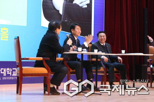 진희완 '군산의 내일을 비추다' 북콘서트 / 사진 =조판철 기자