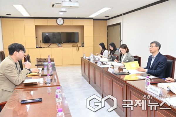 16일 열린 하남시 국별주요업무보고회에서 공정식 하남 부시장이 주요 현안과 역점 사업에 대한 질의응답을 주고받고 있다.(사진=하남시)