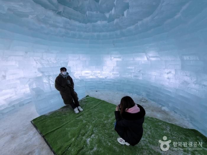 "겨울왕국이 눈앞에" 청양·청송·의정부, 웅장한 빙벽과 얼음 축제 즐기는 법 (사진=한국관광공사)