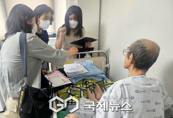 서대문구가 보건복지부의 ‘통합돌봄’ 본사업 시행을 앞두고 특화사업으로 추진한 ‘퇴원환자 안심이동 서비스’ 모습 [사진제공=서대문구청]