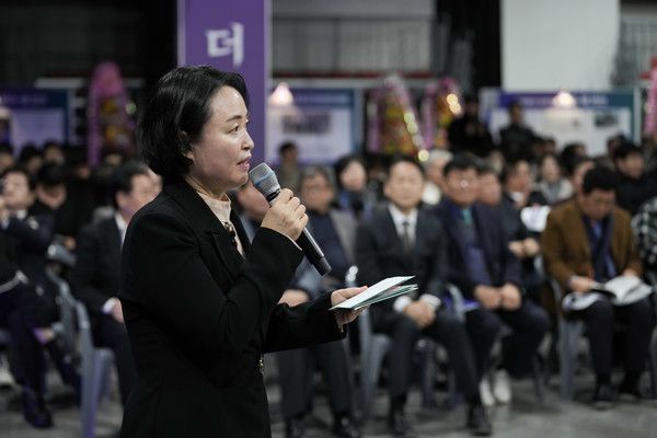 (사진/천영미 전 도의원) 1월 17일 천영미 저자의 신간 '서쪽에서 뜨는 해' 출판기념회에서 천영미 전 도의원이 인사발언을 하고 있다.