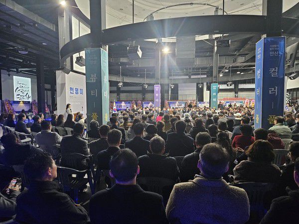 (사진/천영미 전 도의원) 1월 17일 안산의 과거와 현재를 성찰하고, 지속 가능한 미래 비전을 담아낸 천영미 저자의 신간 '서쪽에서 뜨는 해' 출판기념회가 열리고 있다.