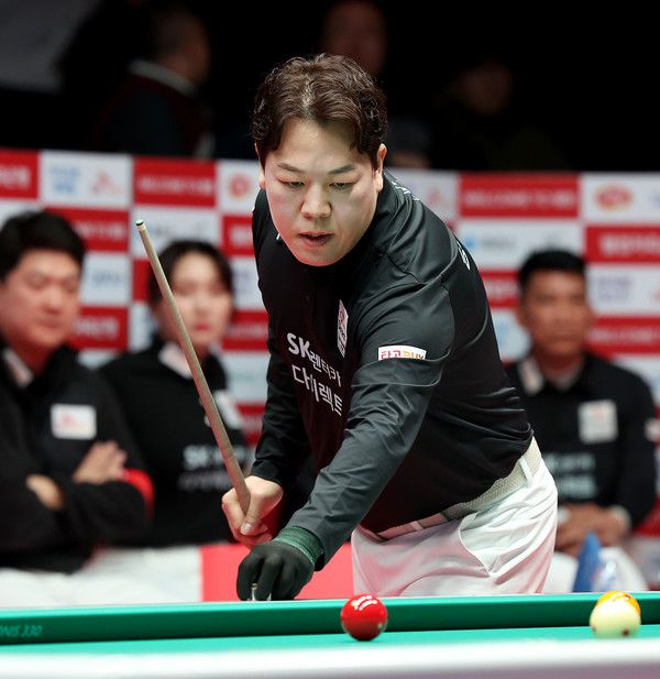 SK렌터카 주장 강동궁. 5차전 전술변화를 선택해 팀승리를 이끌었다/@PBA