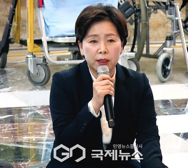 ▲양향자 최고위원은 22일 국민의힘 최고위원회의에서 대통령 신년 기자회견을 언급하며 청와대 출신 인사들의 지방선거 출마 행태와 이에 대한 대통령의 태도를 강하게 비판하며 “국정의 컨트롤타워가 되어야 할 대통령실이 지방선거 기획사로 전락했다”며 “대통령까지 앞장서 출마자를 홍보하고 브랜드와 메시지, 공약까지 만들어주며 선거 브로커 역할을 하고 있다”고 지적      사진=국민의힘