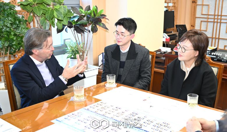 (제공=경북도) 프라운호퍼 IBMT 연구소장 첨단재생의료 관련 경북도 방문