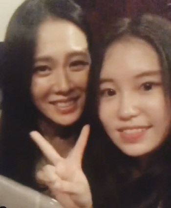 배우 손예진(왼쪽)과 유튜버 릴리세은. 출처|릴리세은 SNS