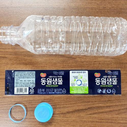 가수 정동원이 분리수거 시범을 보였다. 출처|정동원 SNS