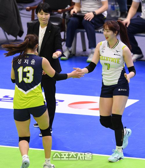 고 고유민이 지난 2월11일 수원체육관에서 열린 도로공사와의 경기에서 교체투입되고있다. 김도훈기자