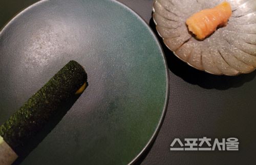 트러플 향을 입힌 김밥과 명란.