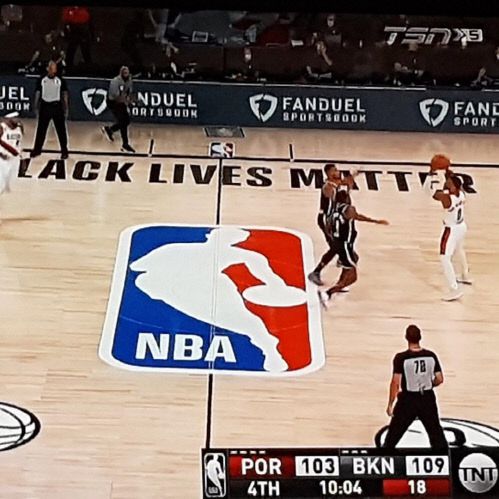 농구선수 데미안 릴라드가 장거리 3점 슛을 시도하고 있다. 출처|릴라드 SNS