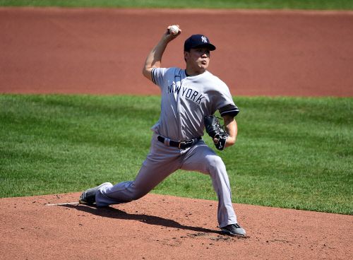 뉴욕 양키스 선발 다나카 마사히로가 7일(한국 시간) 볼티모어 오리올스를 상대로 투구하고 있다. 다나카는 5.1이닝 동안 4실점(2자책점)으로 패전투수가 됐다. 캠든 야드(매릴랜드 주)|AP연합뉴스