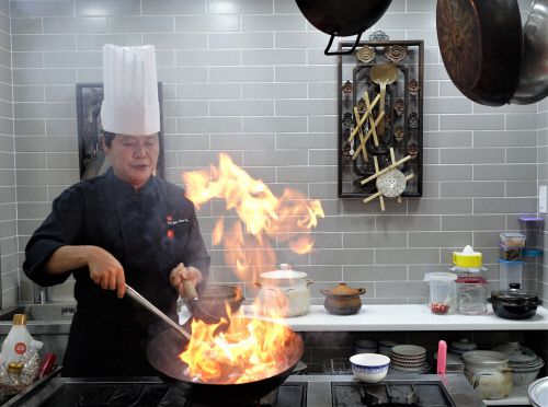 불꽃쇼를 선보이고 있는 신계숙 교수. 김효원기자 eggroll@sportsseoul.com