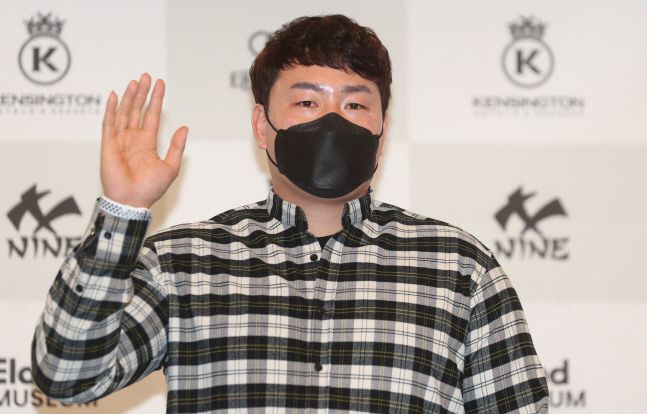 탬파베이 최지만이 5일 오후 서울 여의도 켄싱턴호텔에서 열린 기자간담회에서 포즈를 취하고 있다. 연합뉴스