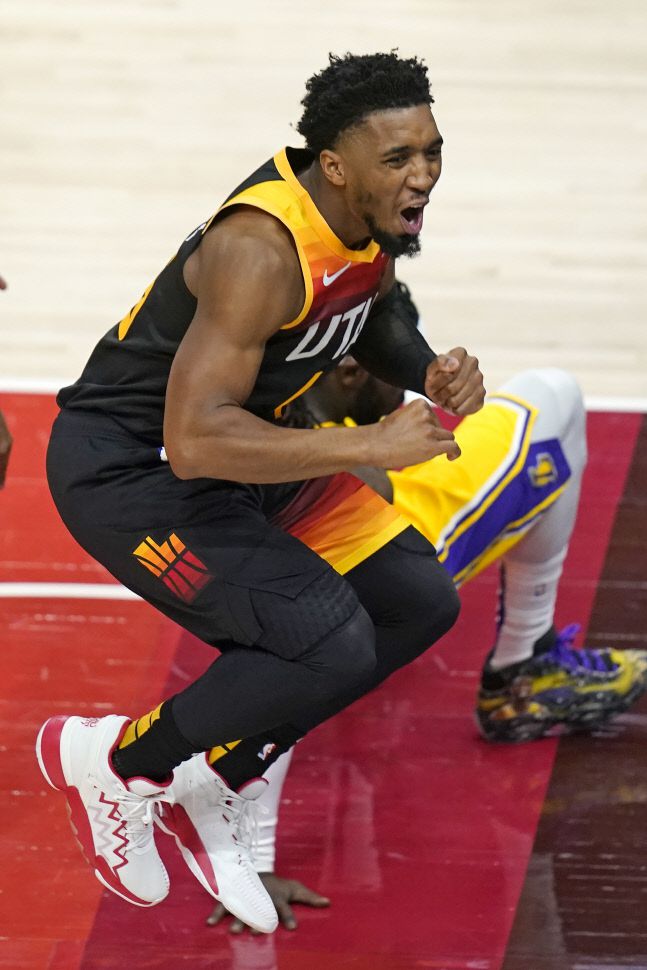 유타 재즈의 슈터 도노번 미첼. 센터 고베어와 짝을 이루며 유타의 제2 전성기를 구축하고 있다. AP연합뉴스