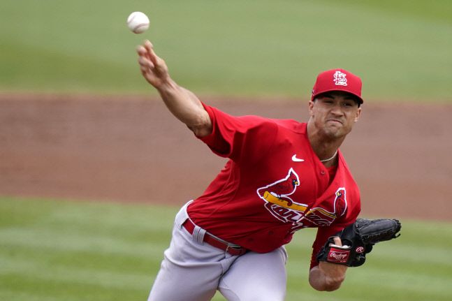 2년 연속 개막전 선발투수로 나서는 세인트루이스 카디널스 잭 플래허티는 LA 인근 하버드 웨스트레이크 고교 출신이다. 애틀랜타 맥스 프리드, 시카고 화이트삭스 루카스 지오리토 등 동문 3총사가 개막전 선발의 영예를 안았다. AP연합뉴스