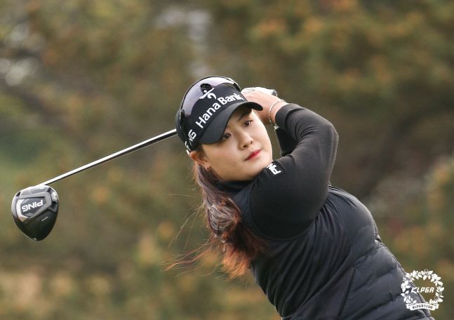 김희준은 이날 300야드 장타를 잇따라 날려 슈퍼루키 탄생을 알렸다. 제공=KLPGA