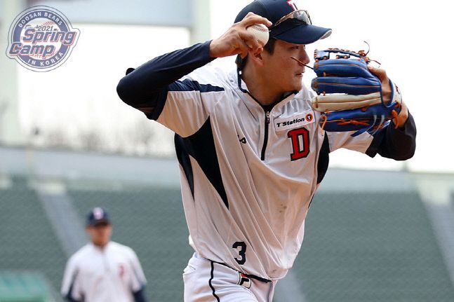 두산 안재석이 지난 3월 15일 잠실구장에서 열린 스프링캠프에서 훈련하고 있다. 제공|두산