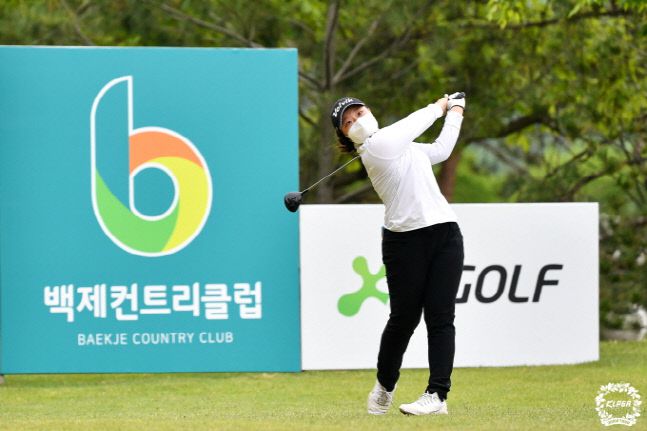 정주리가 KLPGA XGOLF-백제CC 점프투어 4차전에서 드라이버 티샷하고 있다. 제공=KLPGA