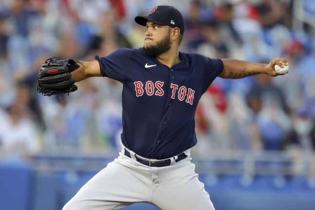 보스턴 레드삭스 에두아르도 로드리게스는 5이닝 동안 11안타 5실점으로 패전투수가 됐다. 더니든(플로리다)|AP연합뉴스