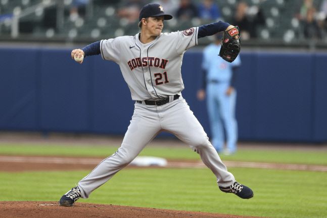 휴스턴 에스트로스 에이스 잭 그레인키는 2017년 4월20일 이후 4년 1개월 여만에 완투 게임을 장식했다. 버펄로(뉴욕)|AP연합뉴스