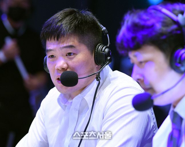 김대환 ROAD FC 대표가 ARC 005에서 해설을 하고 있다. 이주상기자 rainbow@sportsseoul.com