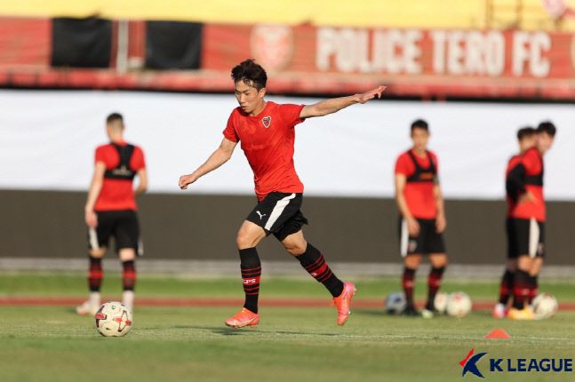 태국 현지에서 연습하는 포항 강상우. 제공 | 한국프로축구연맹