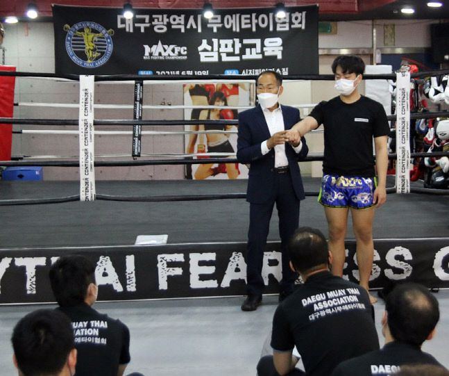 권영국 MAX FC 본부장이 교육을 진행하고 있다.