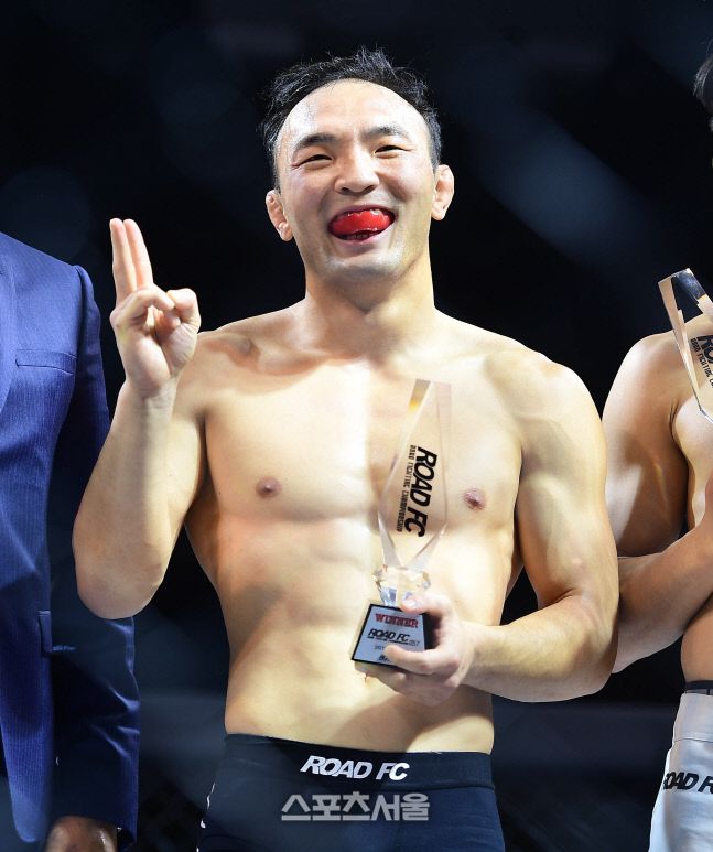 김수철이 2019년 ROAD FC 057에서 번외경기로 열린 그래플링 스페셜 매치에 출전해 일본의 시미즈 슌이치와 대결을 벌였다. 김수철은 압도적인 실력으로 시미즈를 물리쳤다. 이주상기자 rainbow@sportsseoul.com