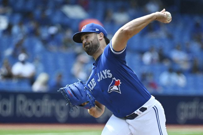 지난해 트레이드 후 오프시즌 FA 계약을 맺은 로비 레이는 2017년 애리조나 다이아몬드백스 이후 가장 빼어난 성적을 유지하고 있다. 토론토|AP연합뉴스