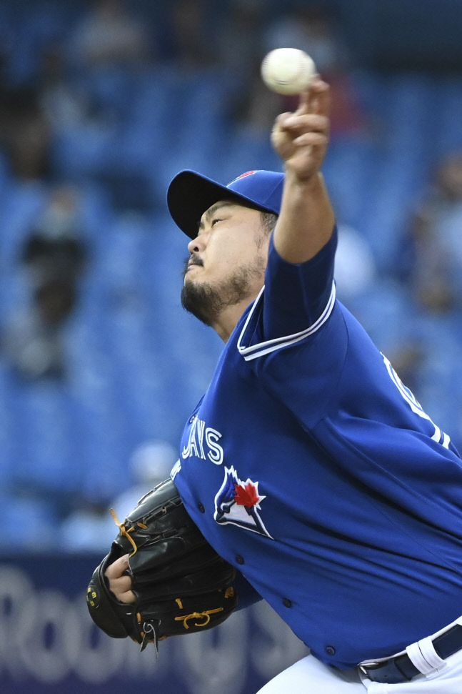 류현진은 포수 대니 잰슨과 다시 호흡을 맞추면서 볼티모어 오리올스전에서 좋은 피칭을 과시했다. 토론토(케나다)|AP연합뉴스