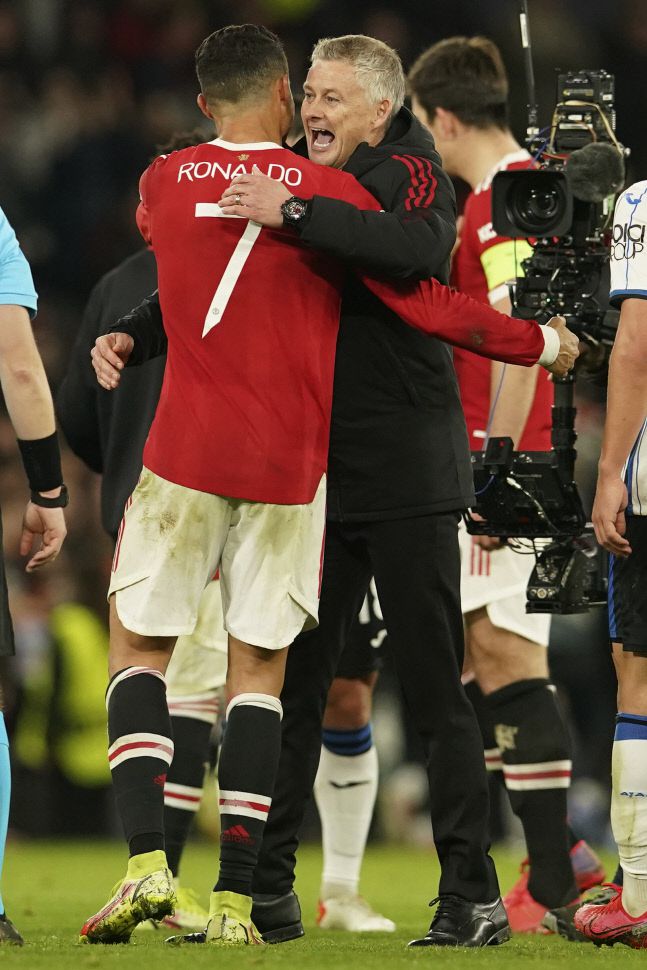 호날두와 솔샤르 감독. 맨체스터|AP 연합뉴스