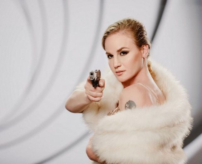 007로 변신한 발렌티나 셰브첸코. 사진출처 | 발렌티나 셰브첸코 SNS